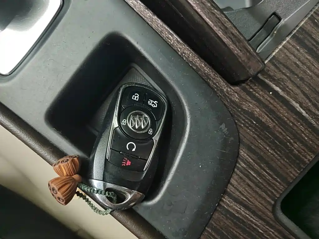 Photo 9 - Buick LaCrosse