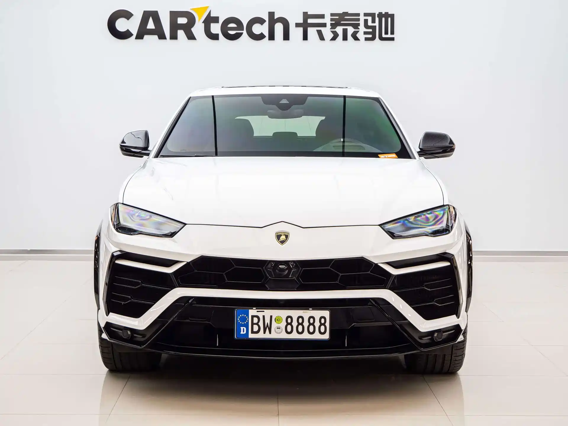Фото 2 - Lamborghini Urus
