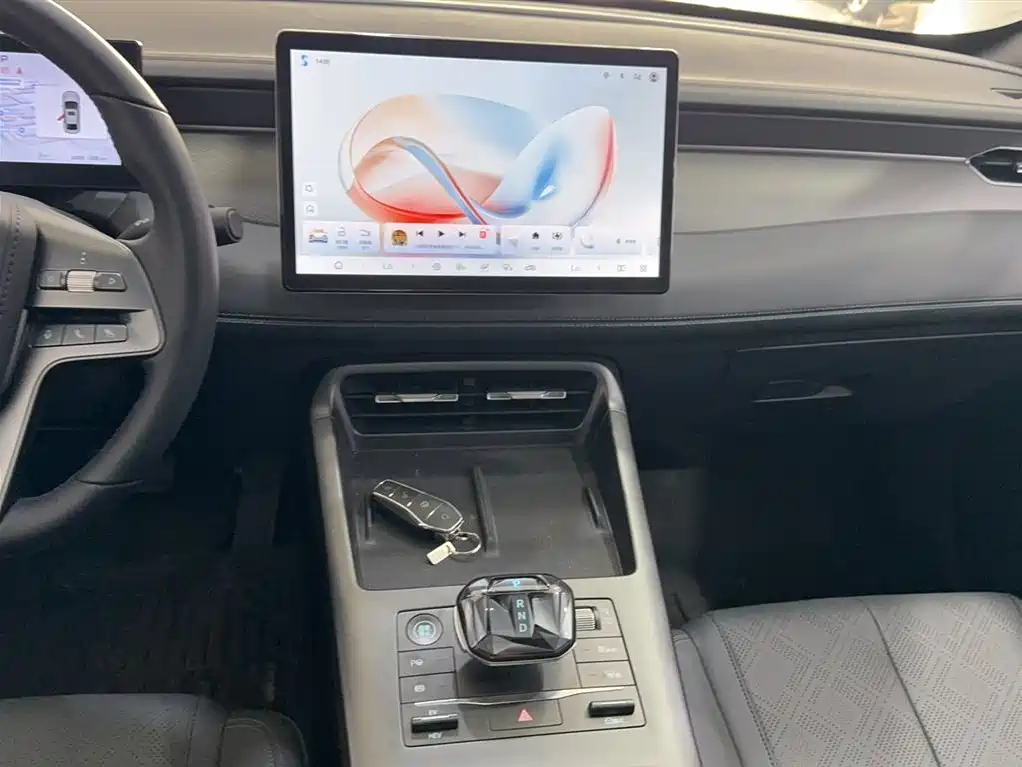 BYD Qin PLUS 2025 DM-i Smart Drive Edition 55KM Surpassing Type фото 6
