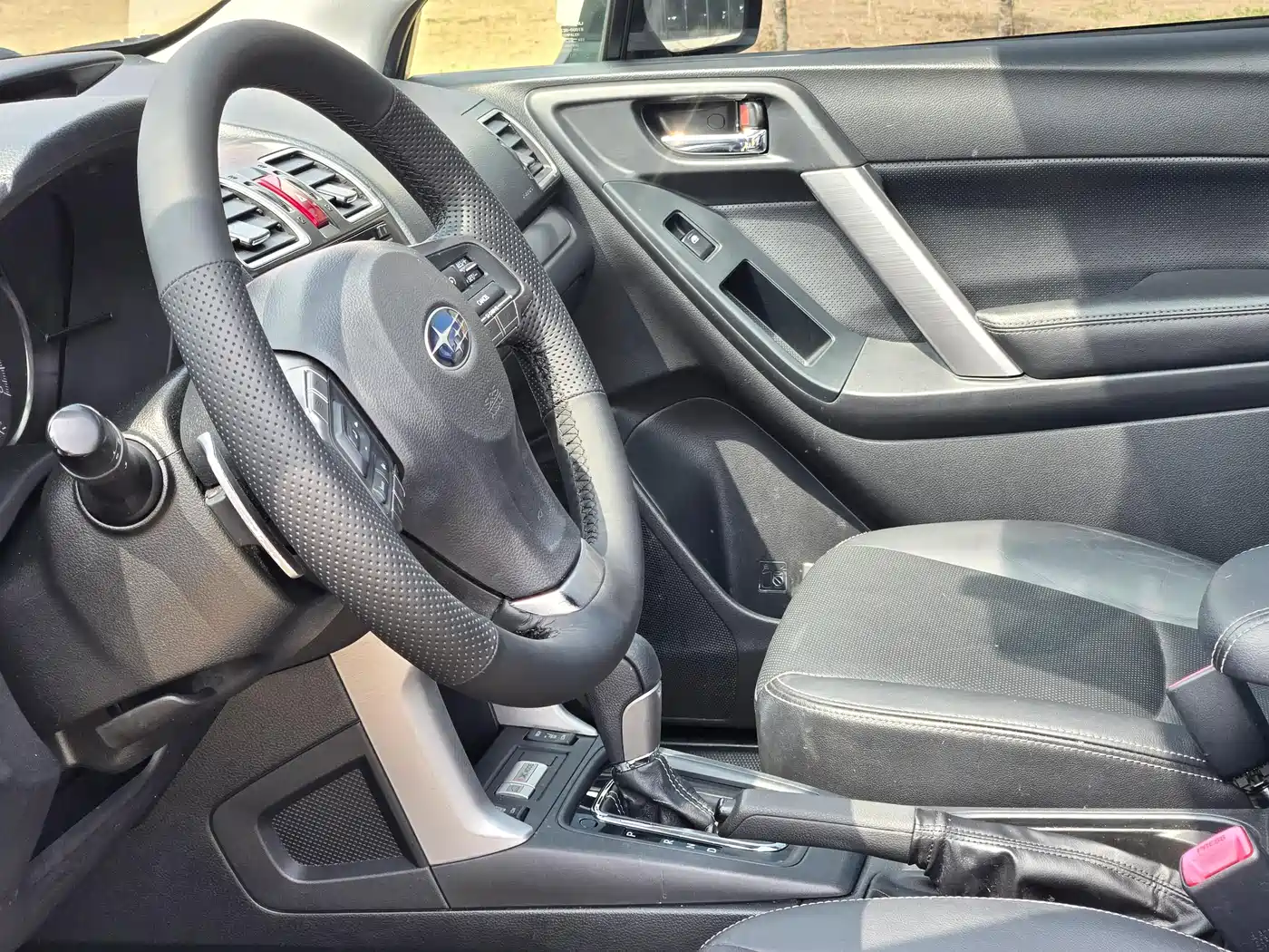 Subaru Forester 2015 2.0i Special Commemorative Edition фото 7