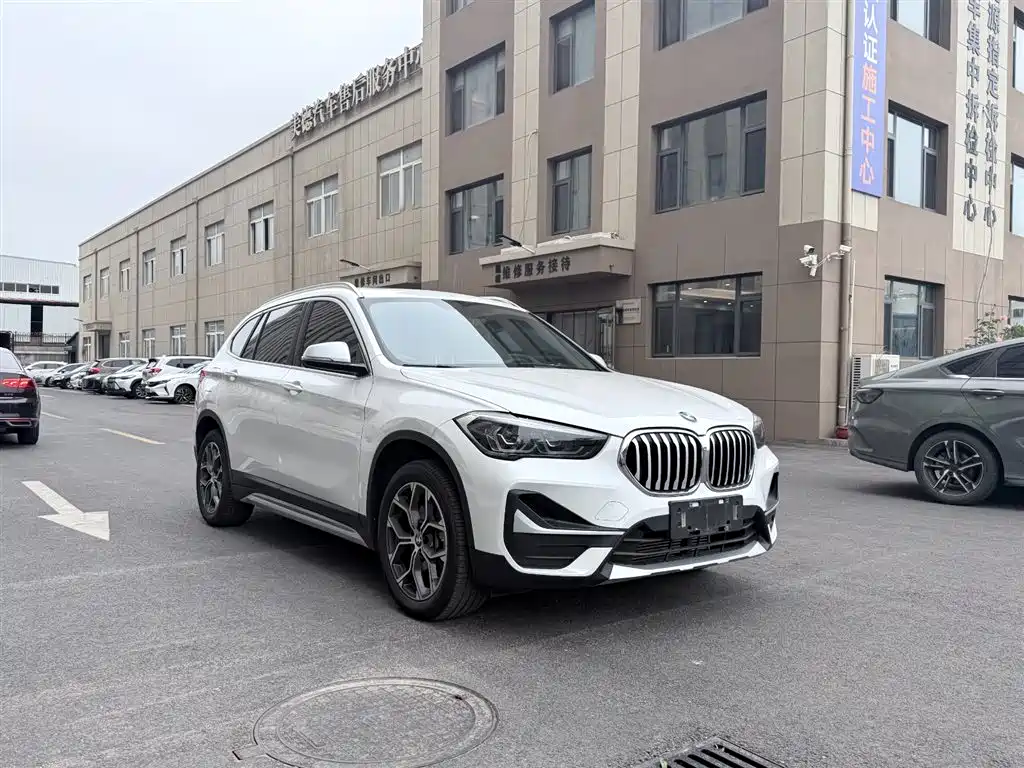 BMW X1 2022 sDrive20Li Fashion фото 3