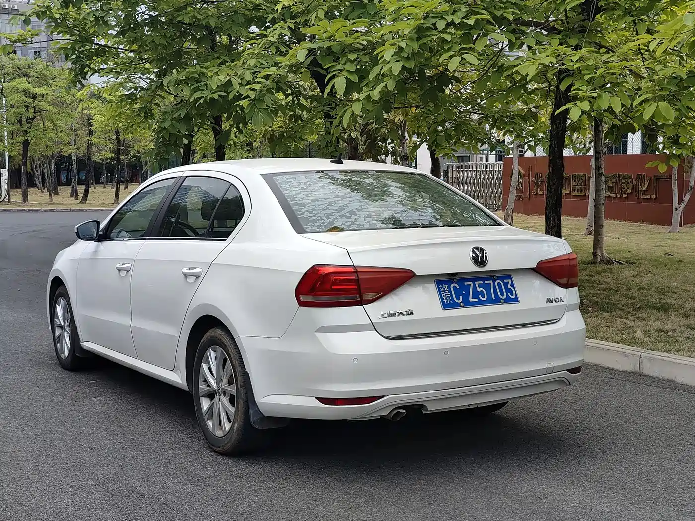 Volkswagen Lavida 2017 1.6L Automatic Comfort Edition фото 4