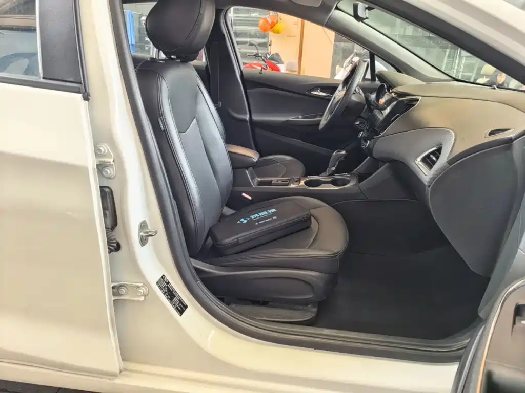 Chevrolet Cruze 2018 2018 320 Automatic Pioneer Sunroof Edition