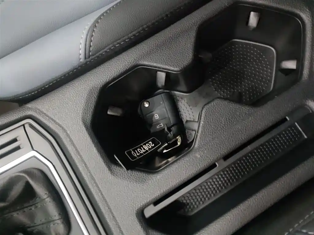 Volkswagen Lavida 2023 1.5L Auto Five Million Edition фото 9