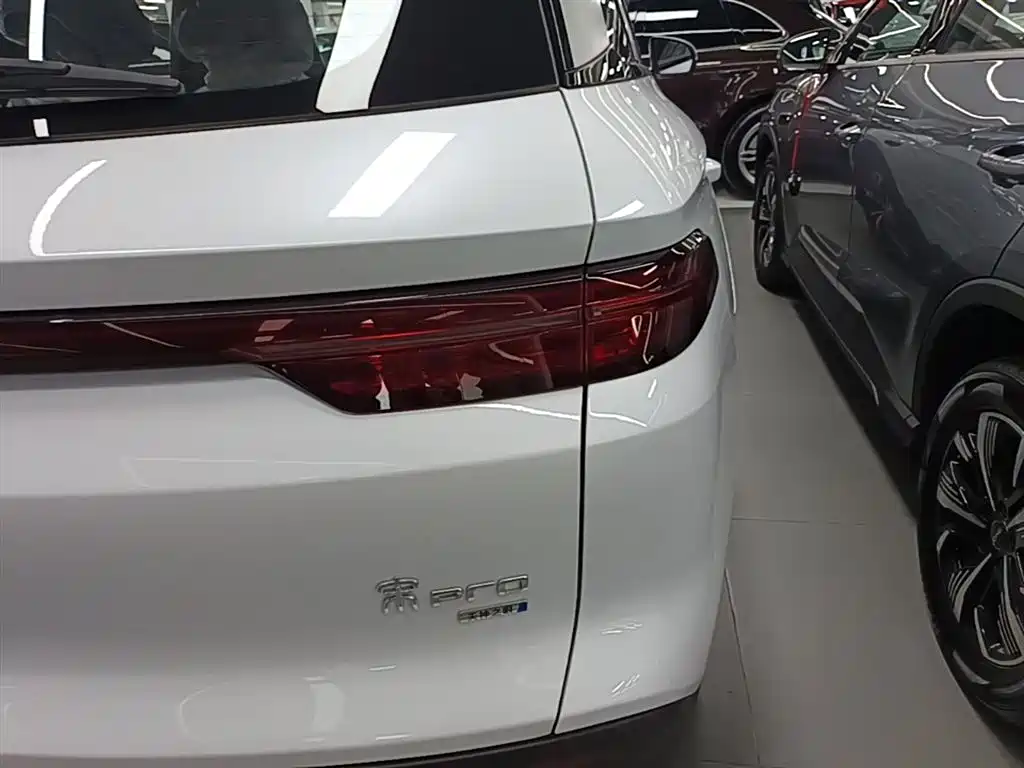BYD Song Pro New Energy 2025 2nd Generation Smart Drive Edition DM-i 75KM Surpassing Type фото 8