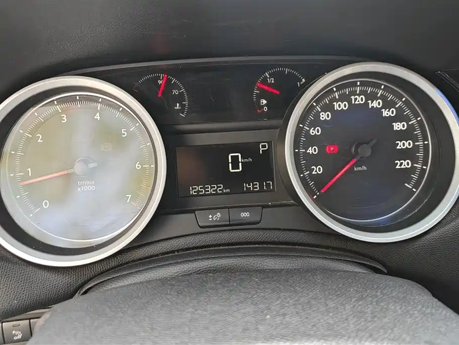 Peugeot 408 2015 Model 1.2T Automatic Luxury Edition фото 14