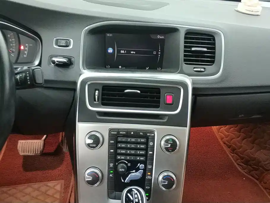 Фото 13 - Volvo S60