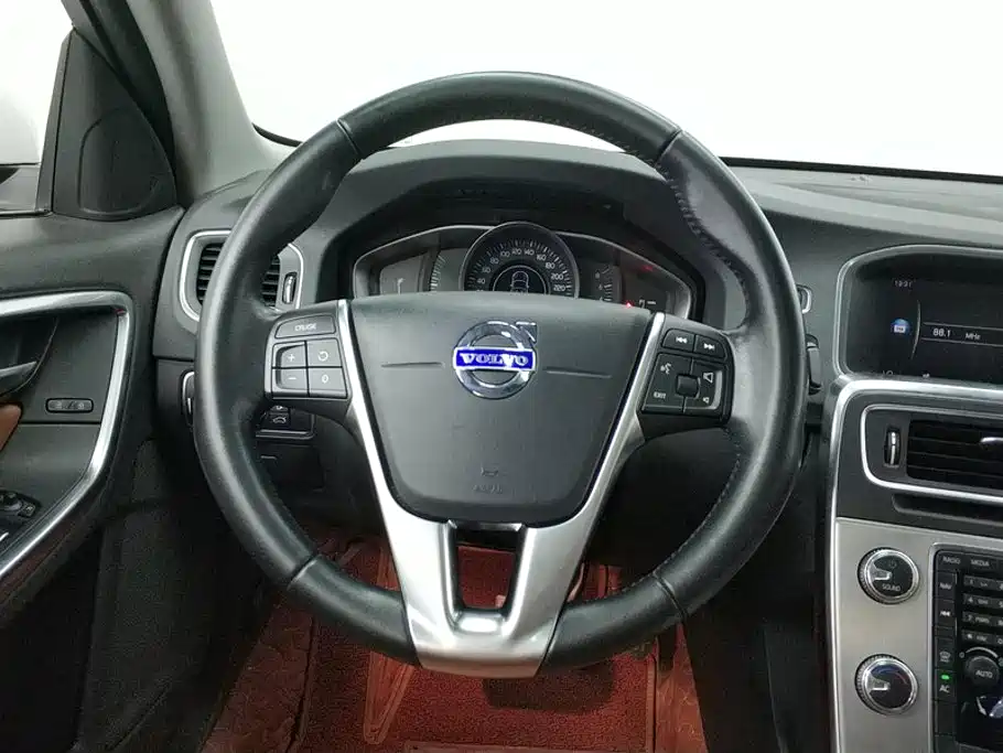 Фото 15 - Volvo S60
