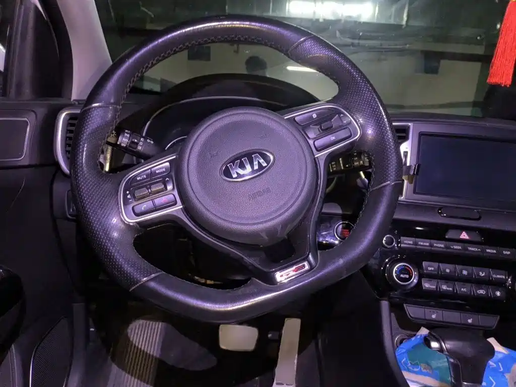 Kia KX5 2017 1.6T Automatic 2WD 15th Anniversary Special DLX фото 3