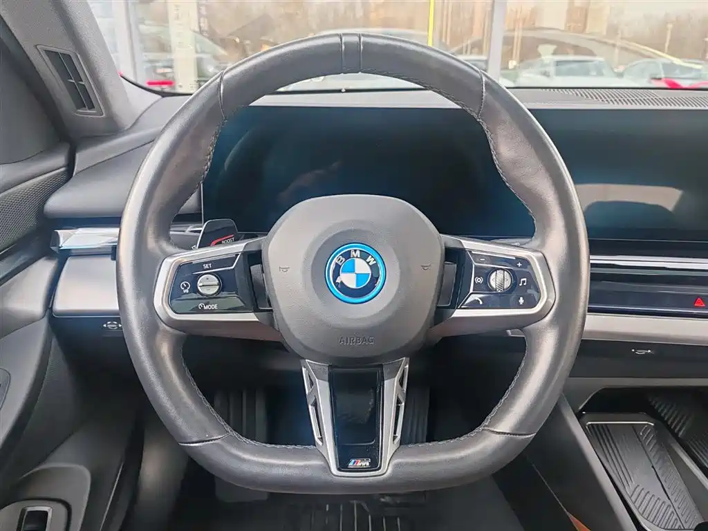 BMW I5