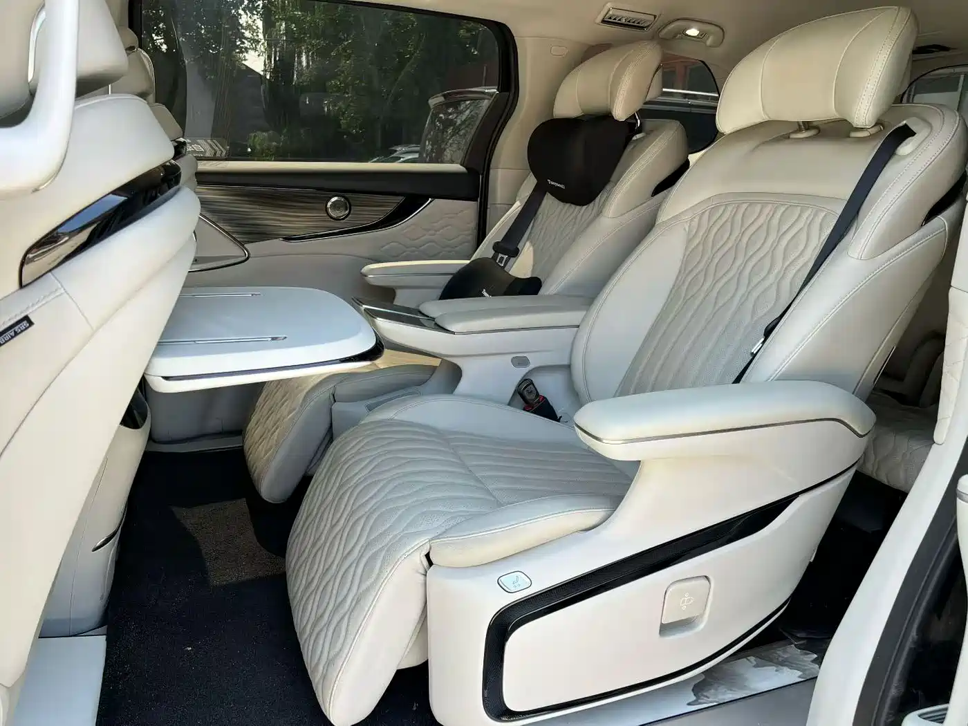 Dongfeng Fengxing Starlight V9 2024 2024 1.5TD 200km Cloud Ladder Series Premium