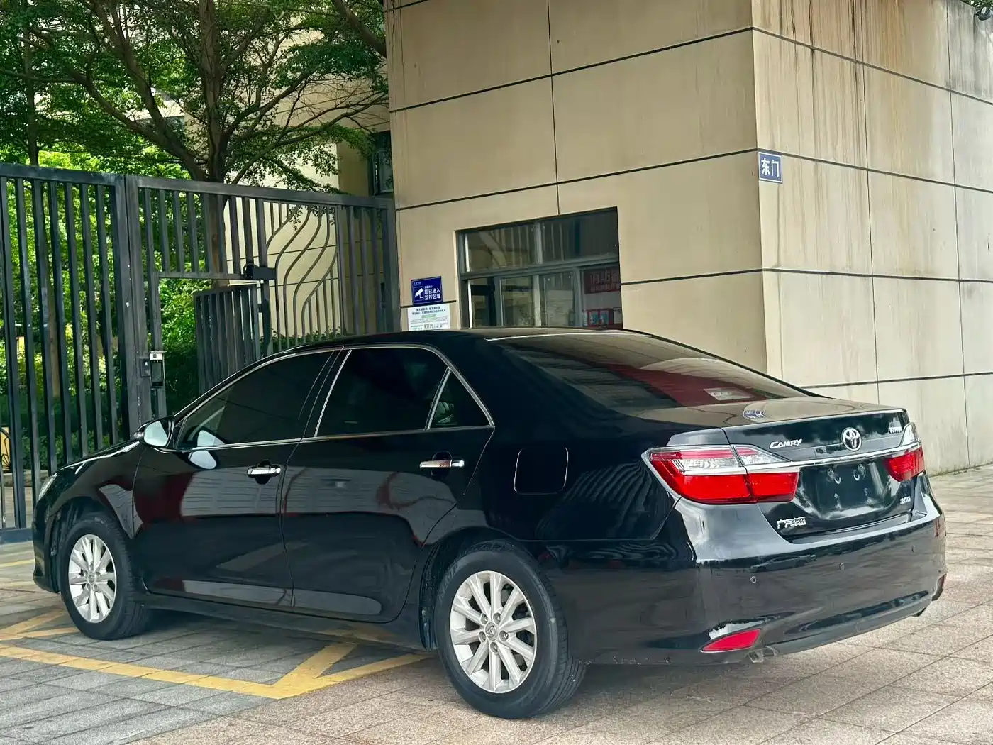 Toyota Camry 2015 2.0G Leading Edition фото 9