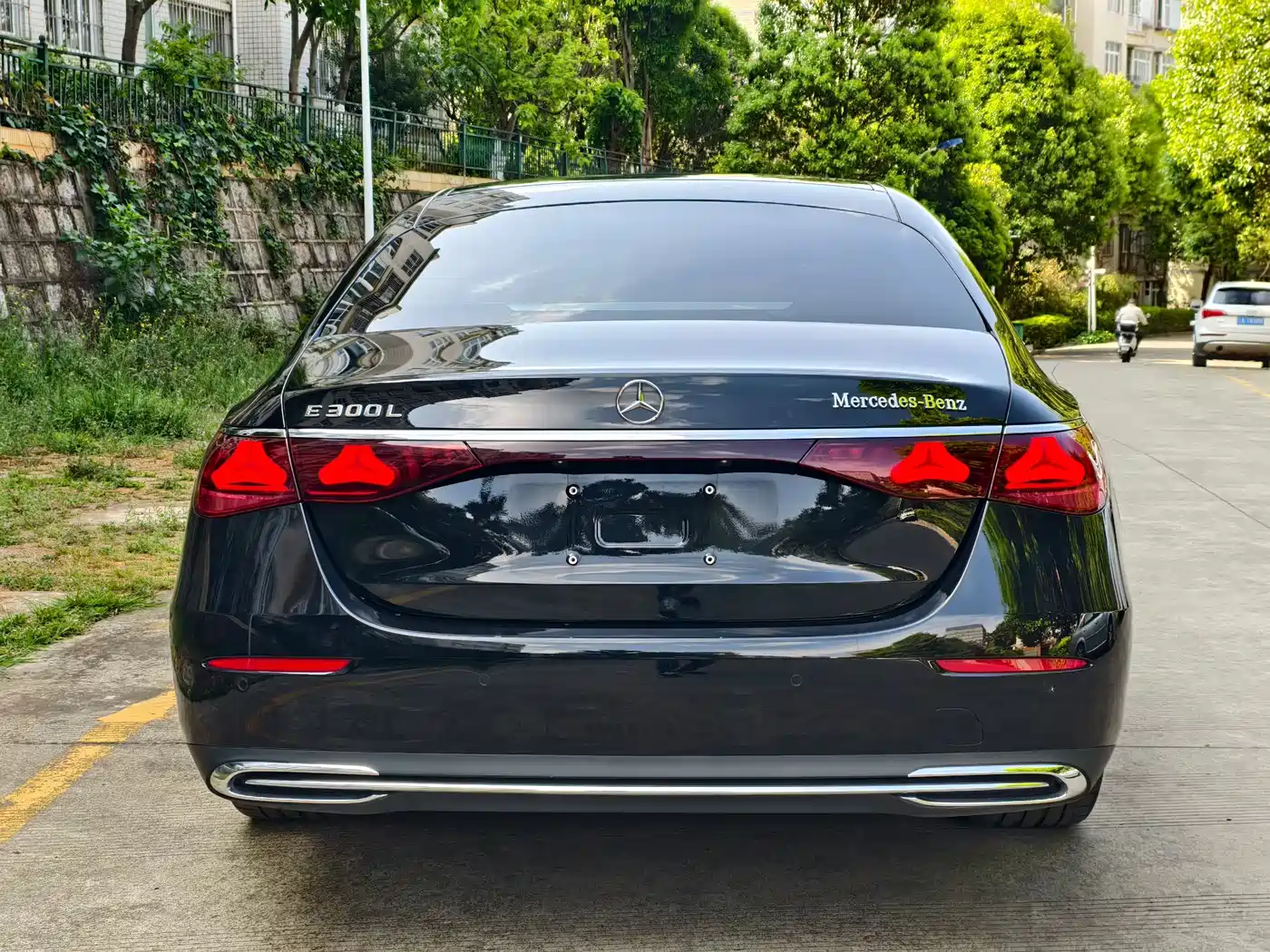 Mercedes-Benz E-Class 2025 E 300 L Luxury фото 8