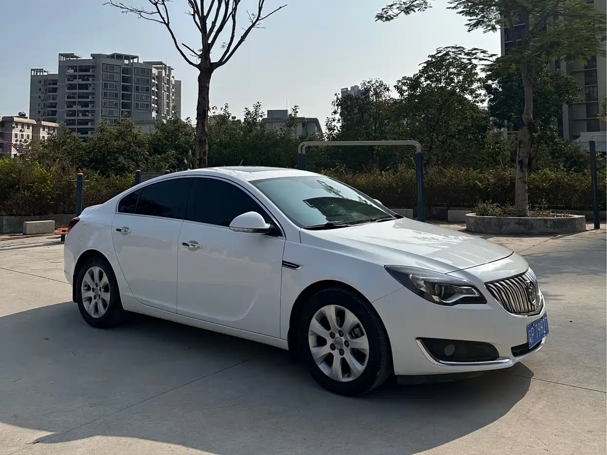 Buick Regal 2015 2.0L Elite Fashion Model фото 3