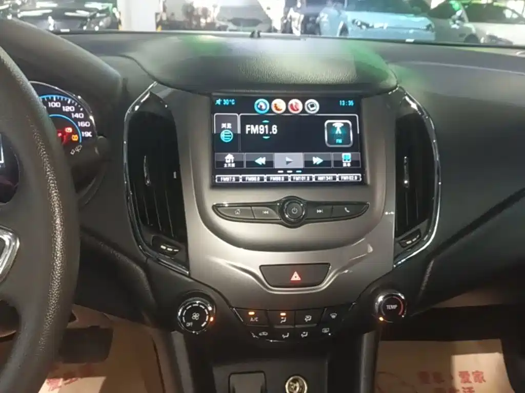 Chevrolet Cruze 2017 2018 320 Automatic Pioneer Sunroof Edition