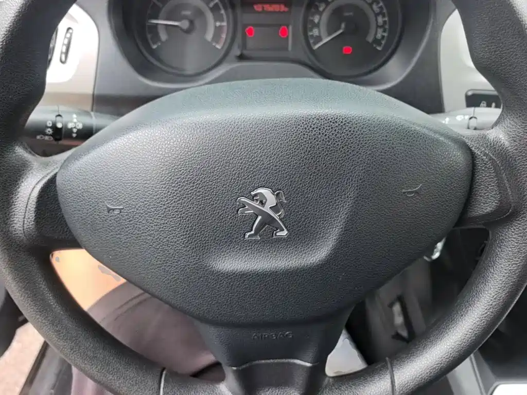 Peugeot 301 2017 2016 1.6L Manual Comfort Edition