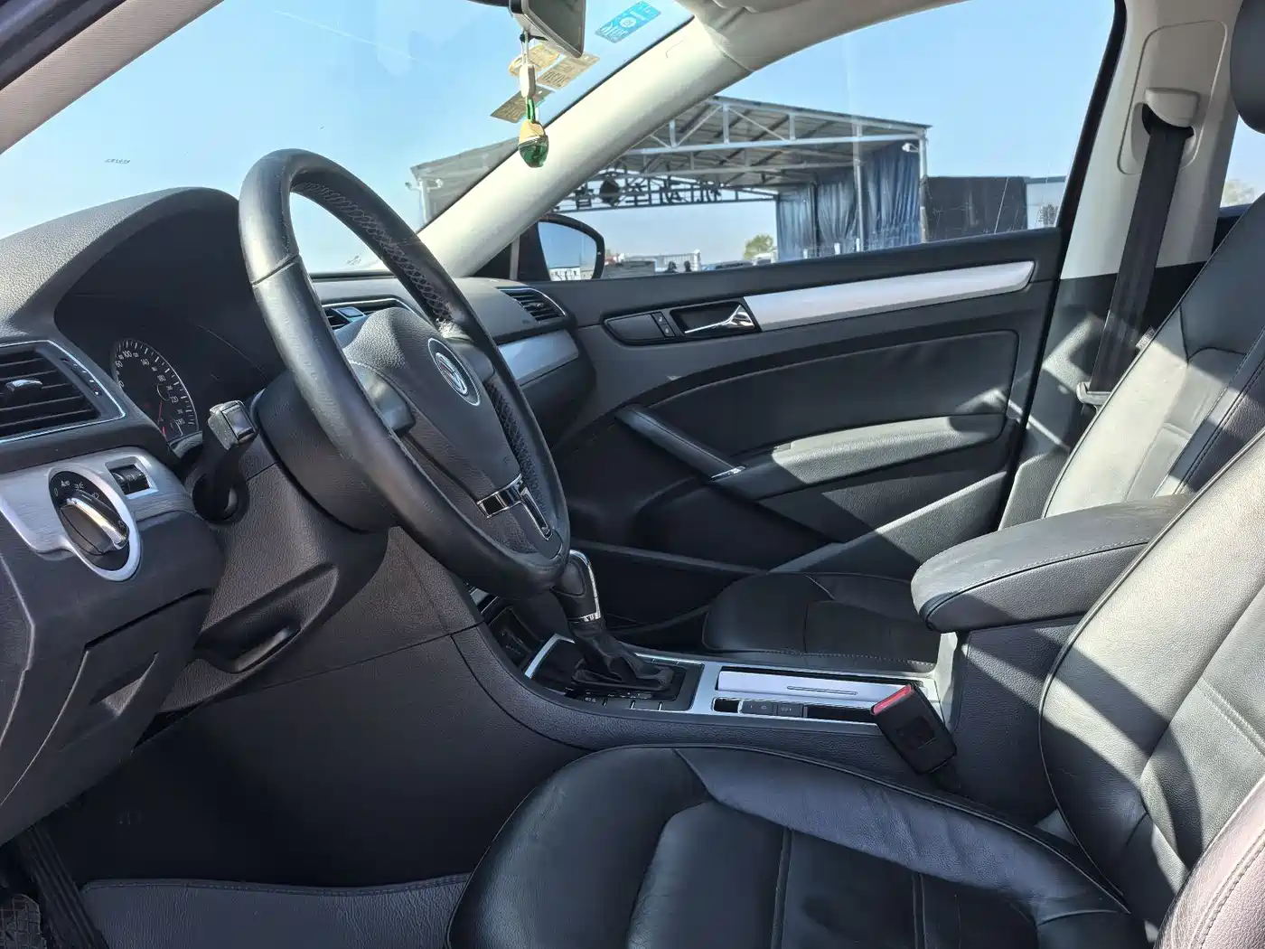 Volkswagen Passat 2014 1.8TSI DSG Luxury Edition фото 4