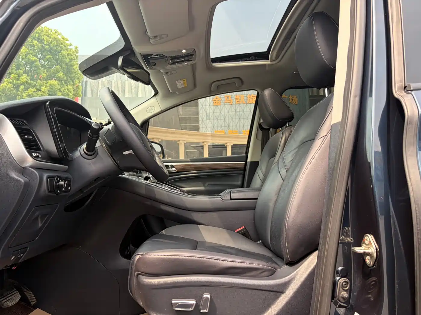 GAC Trumpchi Trumpchi M8 2021 Leading Show Series 390T Prestige Edition фото 4