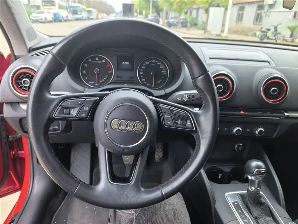 Audi A3 2018 30th Anniversary Sportback 35 TFSI Progressive фото 3