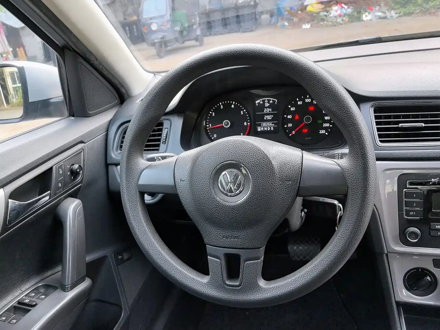 Volkswagen Lavida 2013 1.6L Automatic Trend Edition фото 14
