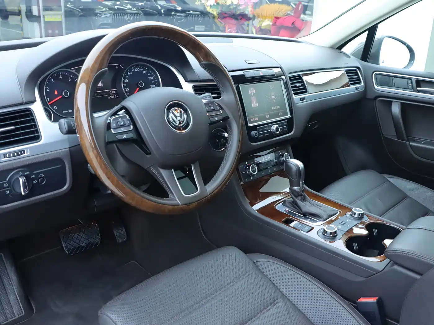 Volkswagen Touareg 2015 3.0TSI Comfort Edition фото 5