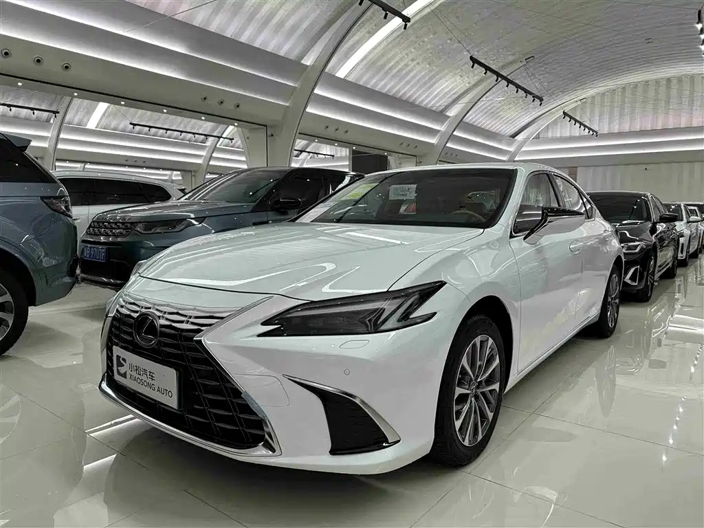Lexus ES 2025 200 Ultimate Edition