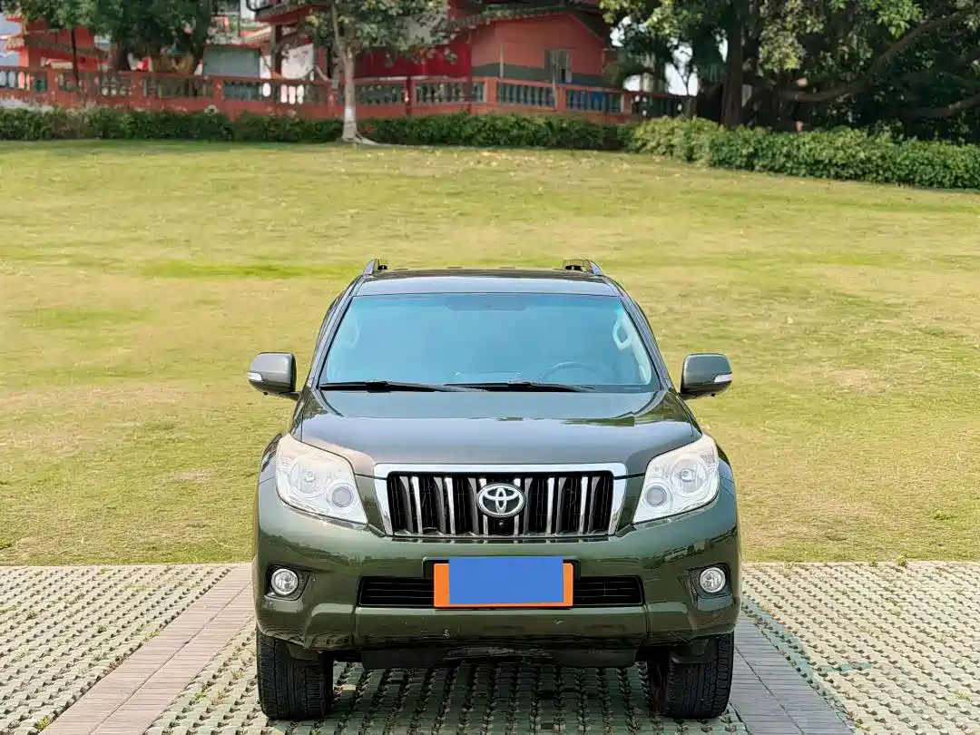 Toyota Prado 2010 4.0L Automatic TX фото 2
