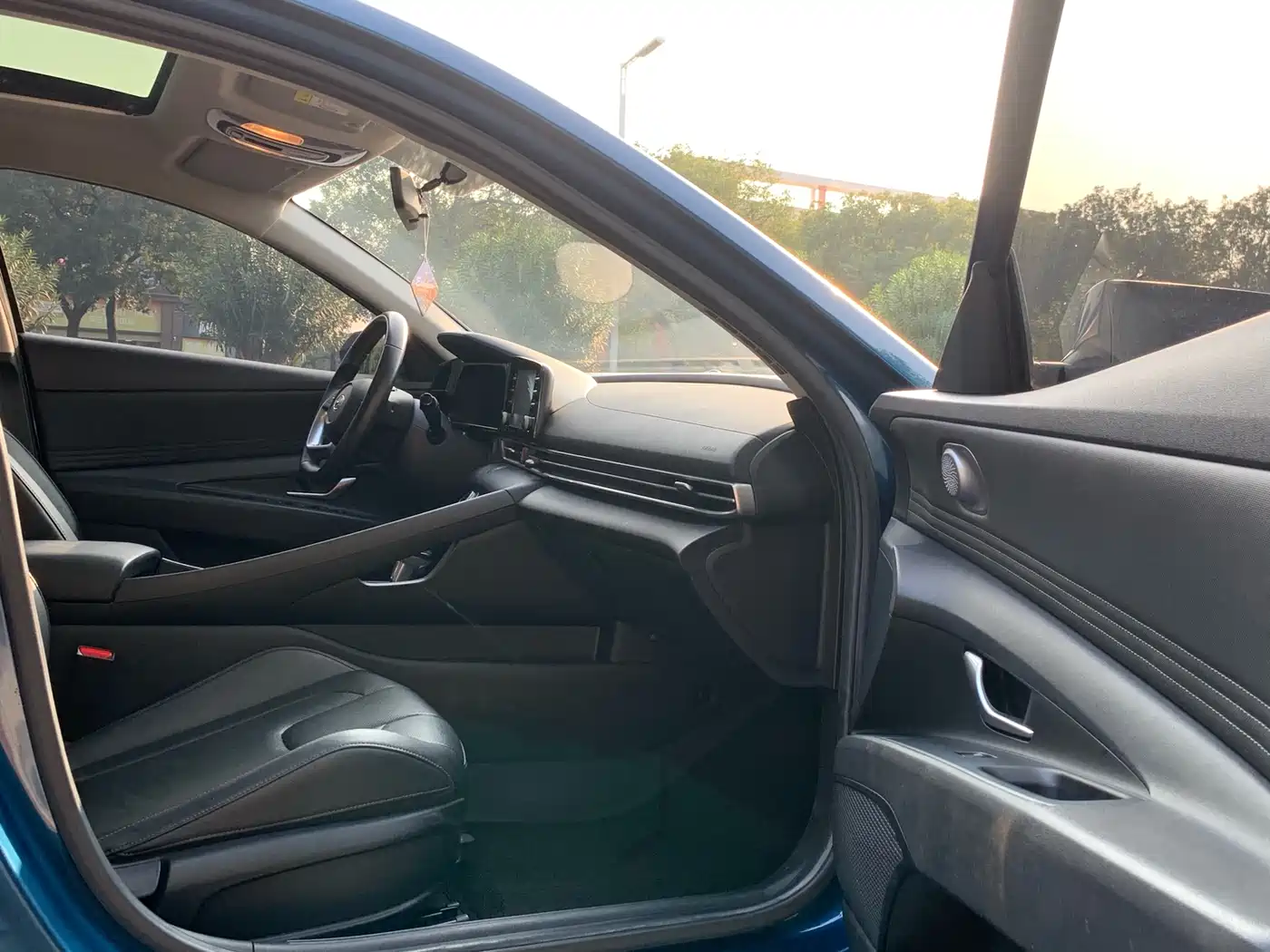 Hyundai Elantra 2021 1.5L CVT GLX Elite Edition фото 15