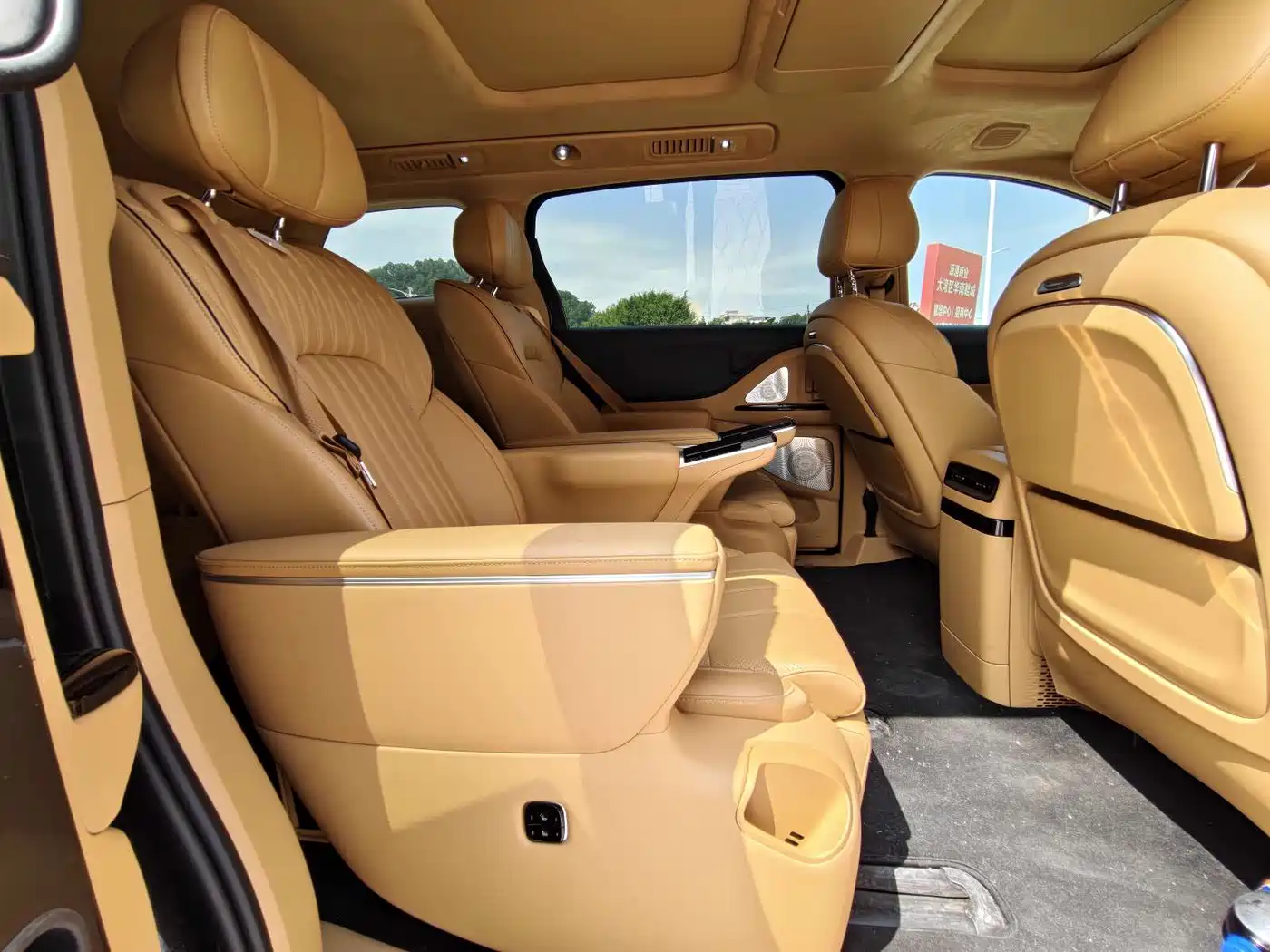 Voyah Auto Voyah Dreamer 2025 PHEV AWD Flagship Kunpeng Edition фото 11