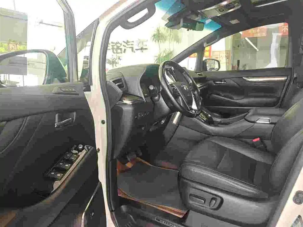 Toyota Vellfire 2020 Twin Engine 2.5L HV Premium Edition фото 6