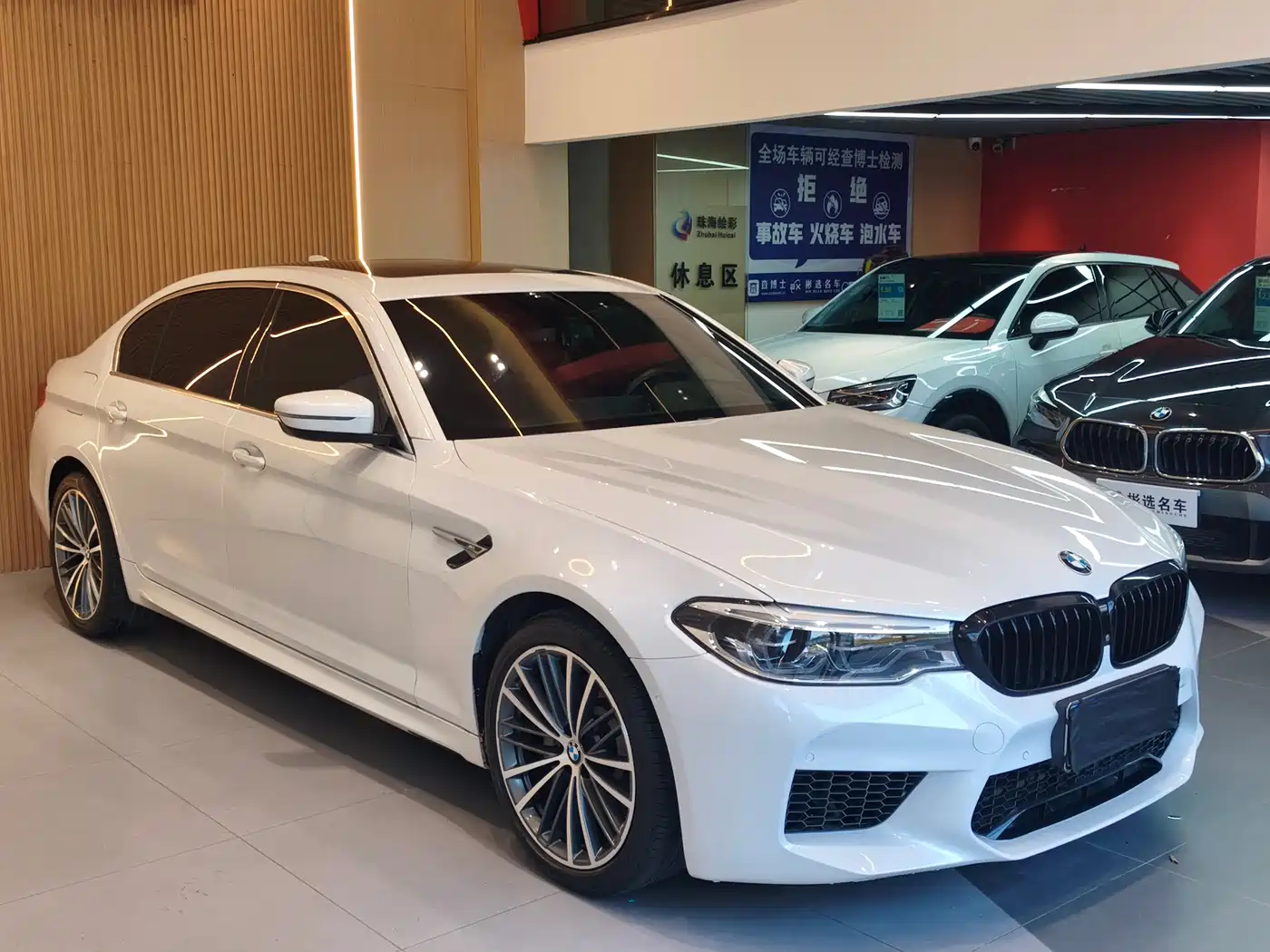 BMW 5 Series 2020 530Li Exclusive M Sport Package фото 3