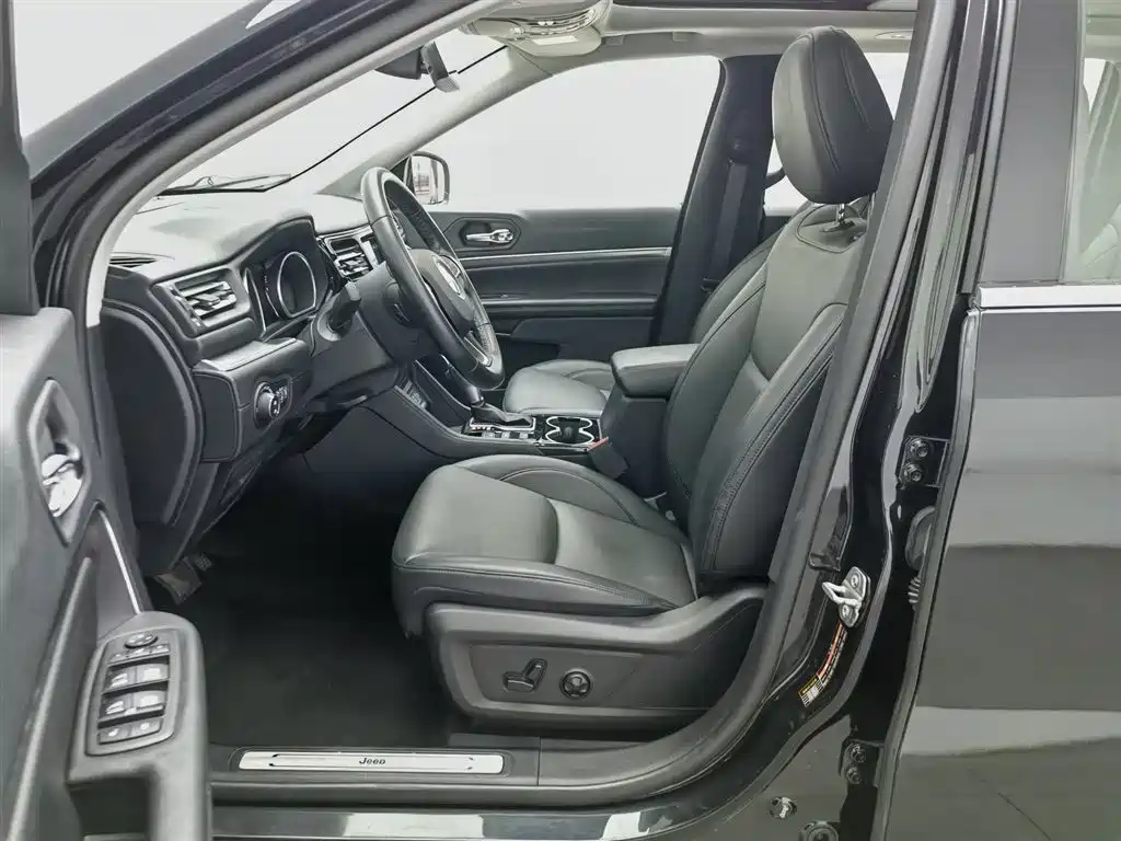 JEEP GRAND COMMANDER