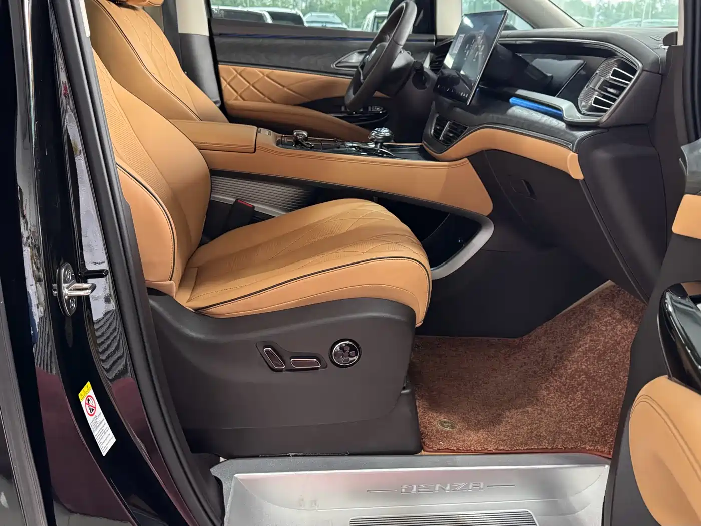 Denza D9 2026 2024 DM-i 980 AWD Premium