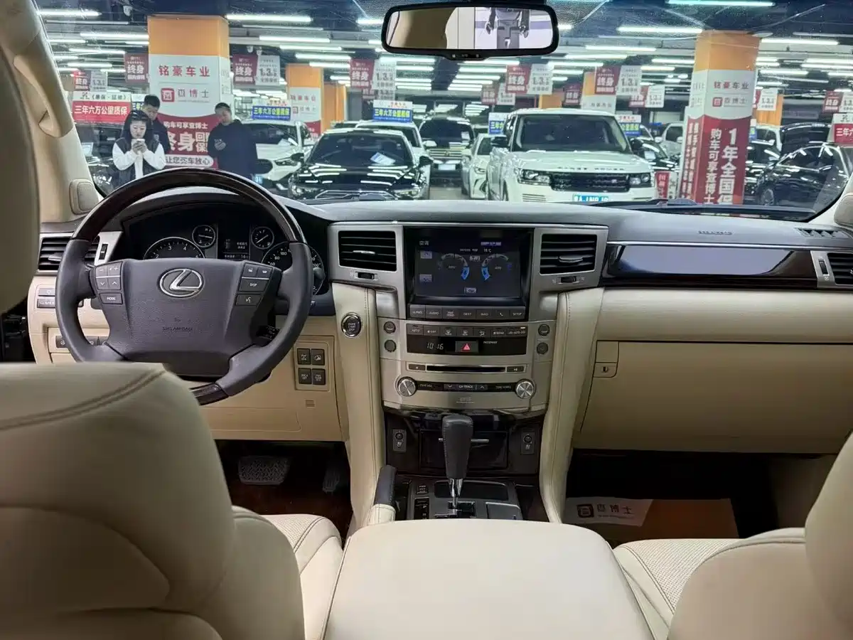 Фото 5 - Lexus LX