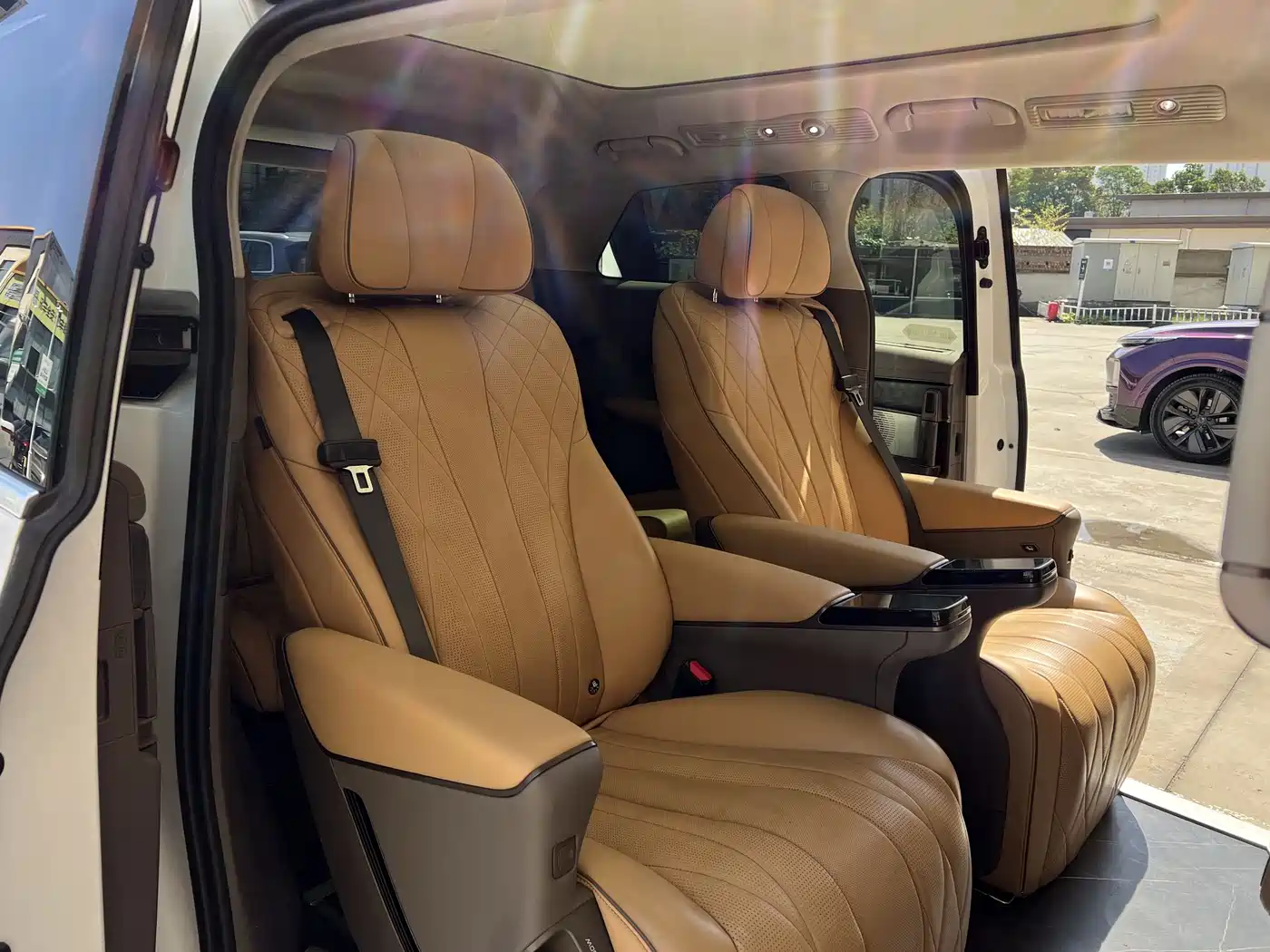 Denza D9 2022 DM-i 1040 Premium фото 7
