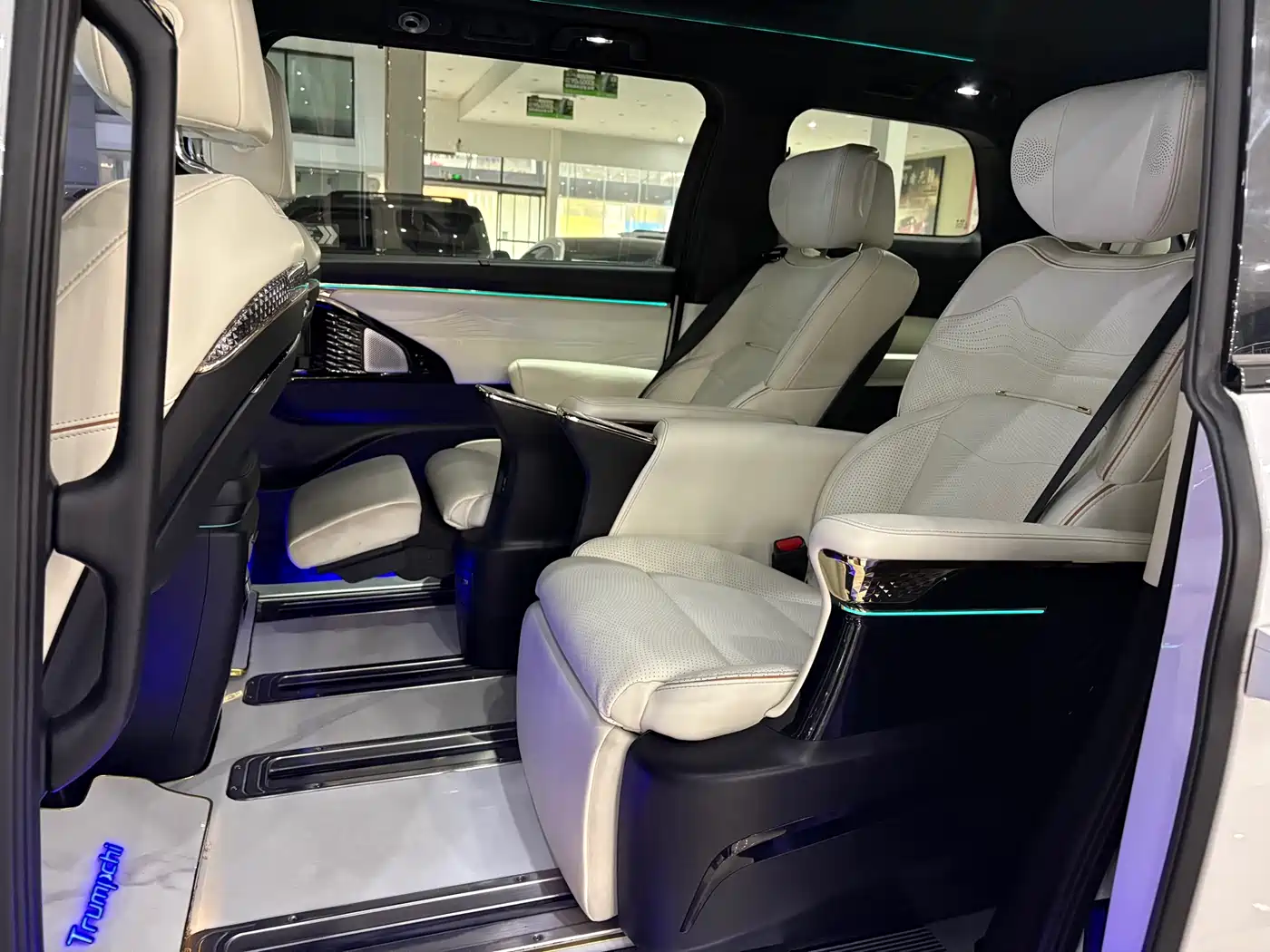 GAC Trumpchi Trumpchi M8 2023 Model Master Series Hybrid Royal Edition фото 4
