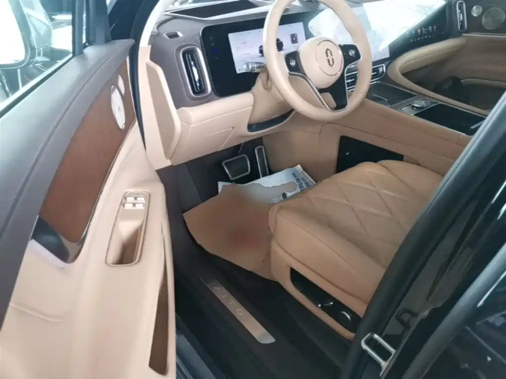 AITO Wenjie AITO M9 2025 Extended Range Ultra 52kWh 6-Seater фото 12