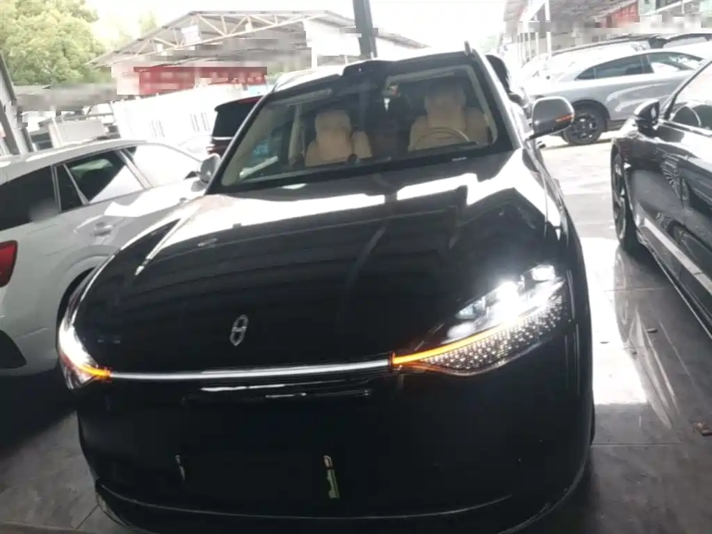 AITO Wenjie AITO M9 2025 Extended Range Ultra 52kWh 6-Seater фото 3
