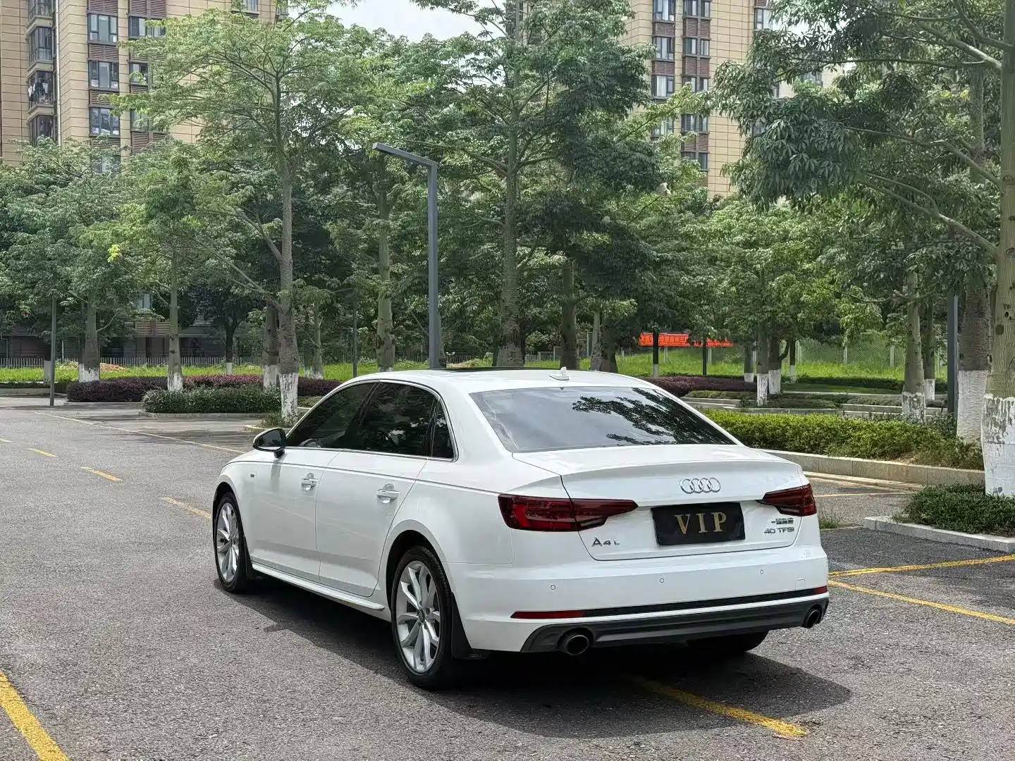 Фото 5 - Audi A4L