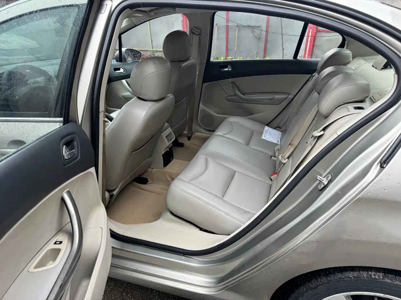 Peugeot 408 2011 2.0L Automatic Comfort Edition фото 8