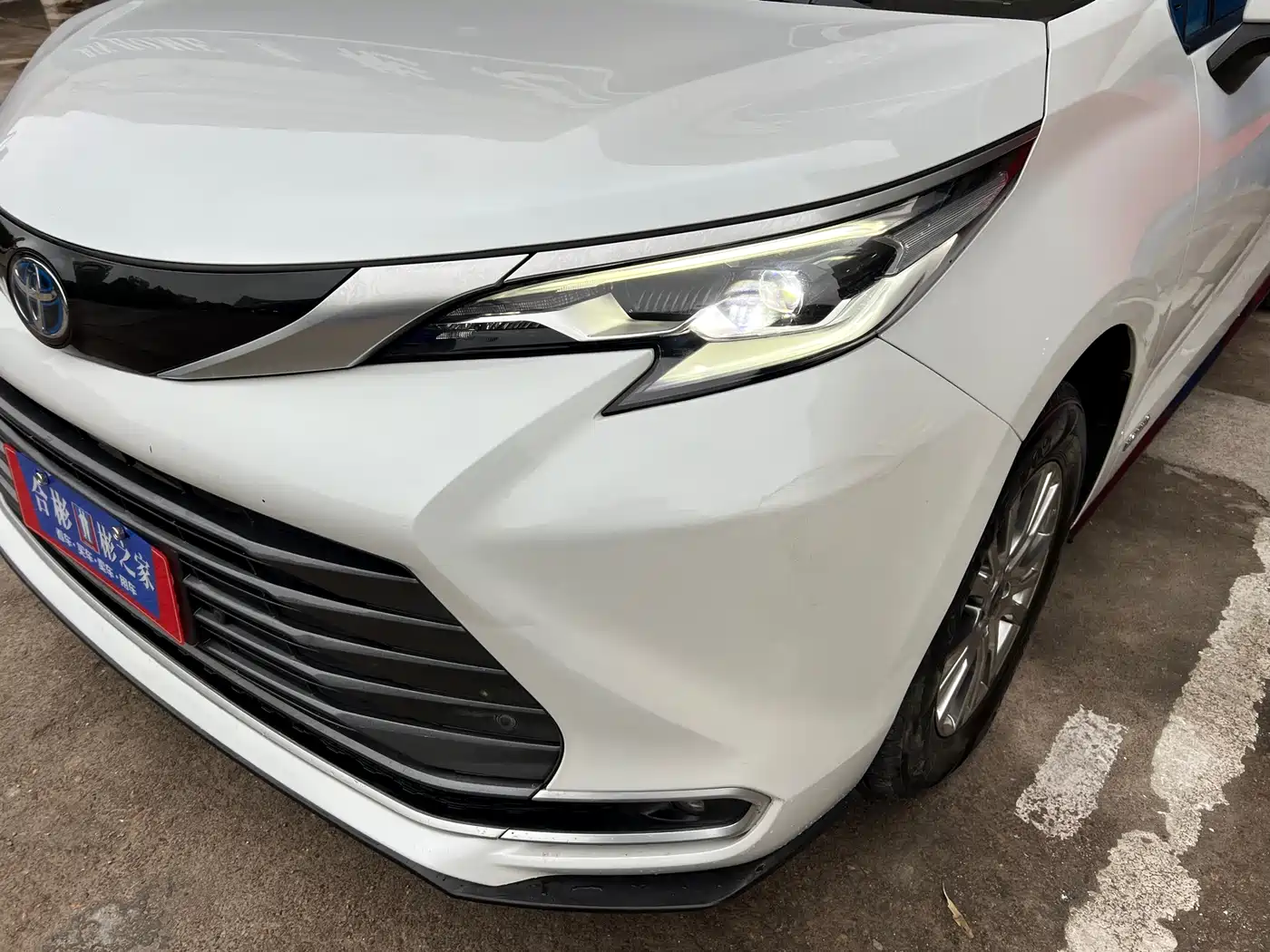 Toyota Sienna 2023 2.5L Hybrid Luxury Edition фото 29