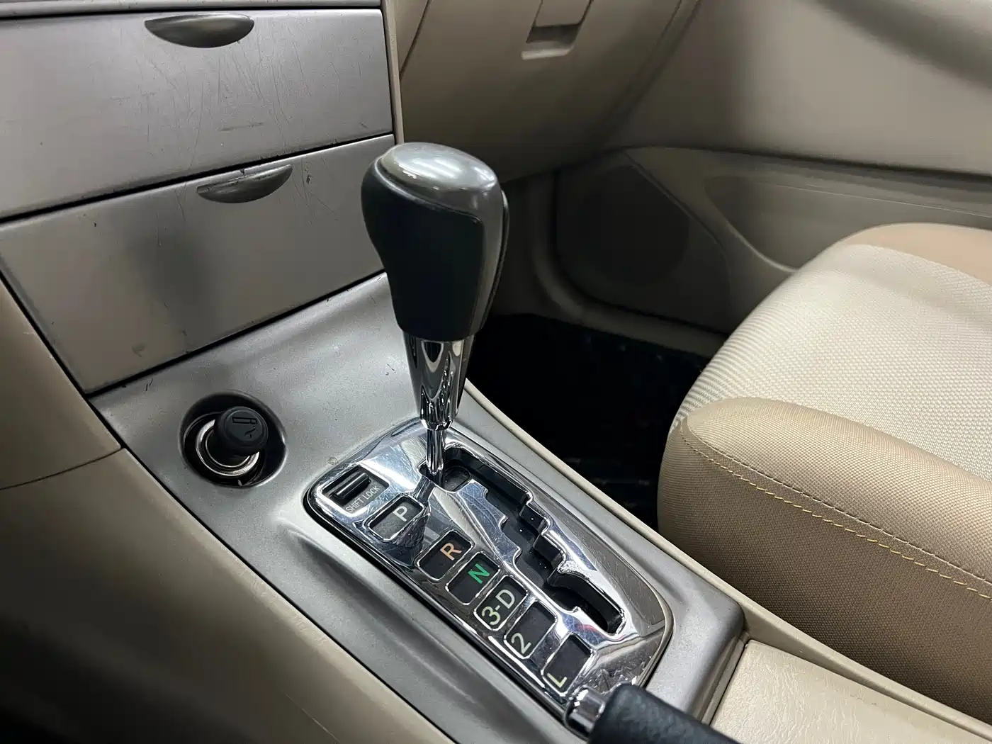 Toyota Corolla 2013 1.6L Automatic Luxury фото 6