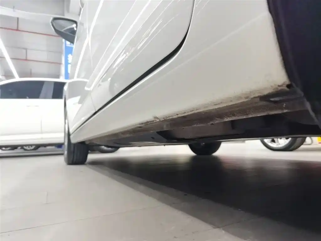Volkswagen Polo 2019 Plus 1.5L Automatic Panorama Enjoyment Edition фото 22