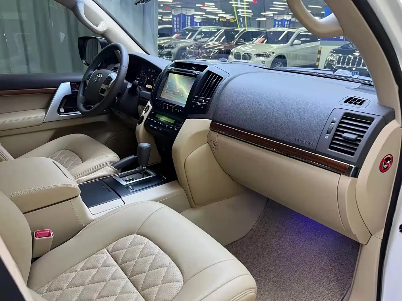 Toyota Land Cruiser (Import) 2015 2015 4.0L V6 Middle East Low Configuration Edition