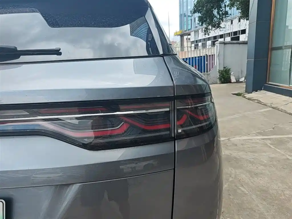 BYD Song L DM-i 2024 112km Leading Edition фото 8