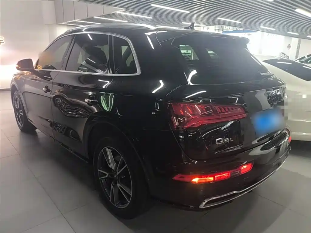 Audi Q5L 2020 Facelift 40 TFSI Honor Fashion фото 5