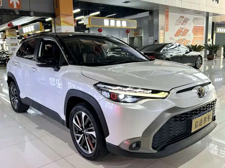 Toyota Frontlander 2022 2.0L CVT Luxury PLUS Edition фото 3