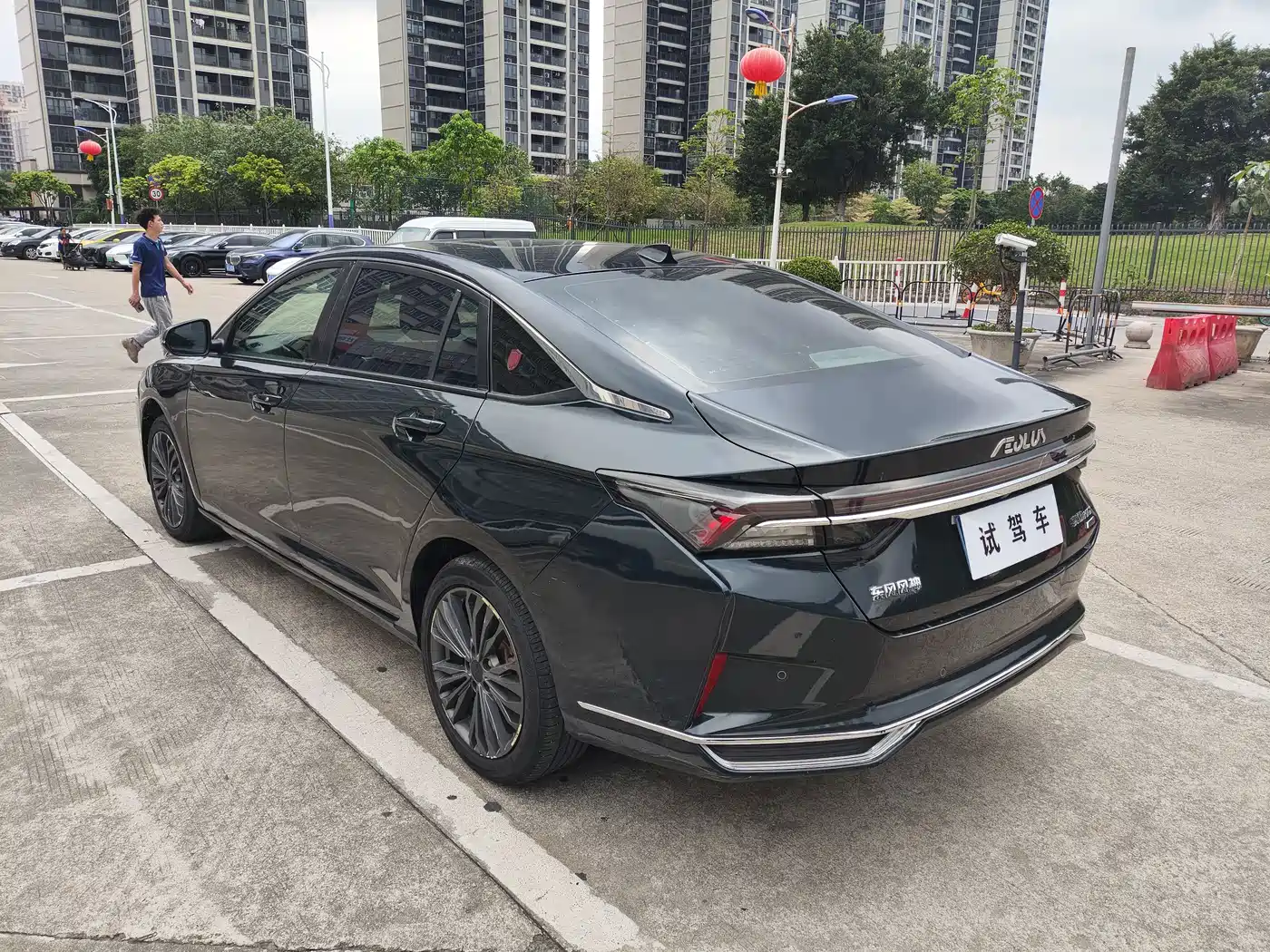 DONGFENG YI HYUN MAX