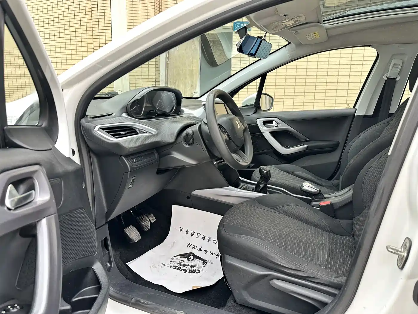 Peugeot 2008 2014 1.6L Automatic Excellence Edition фото 9