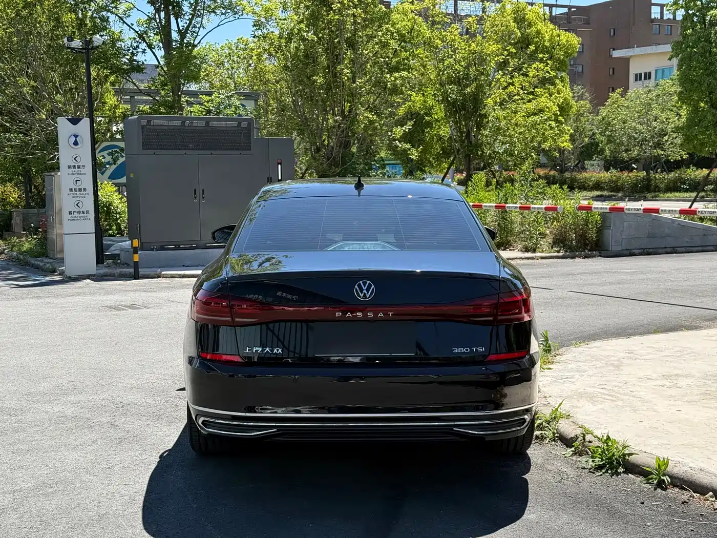 Volkswagen Passat 2024 380TSI Starlight Luxury Edition фото 4